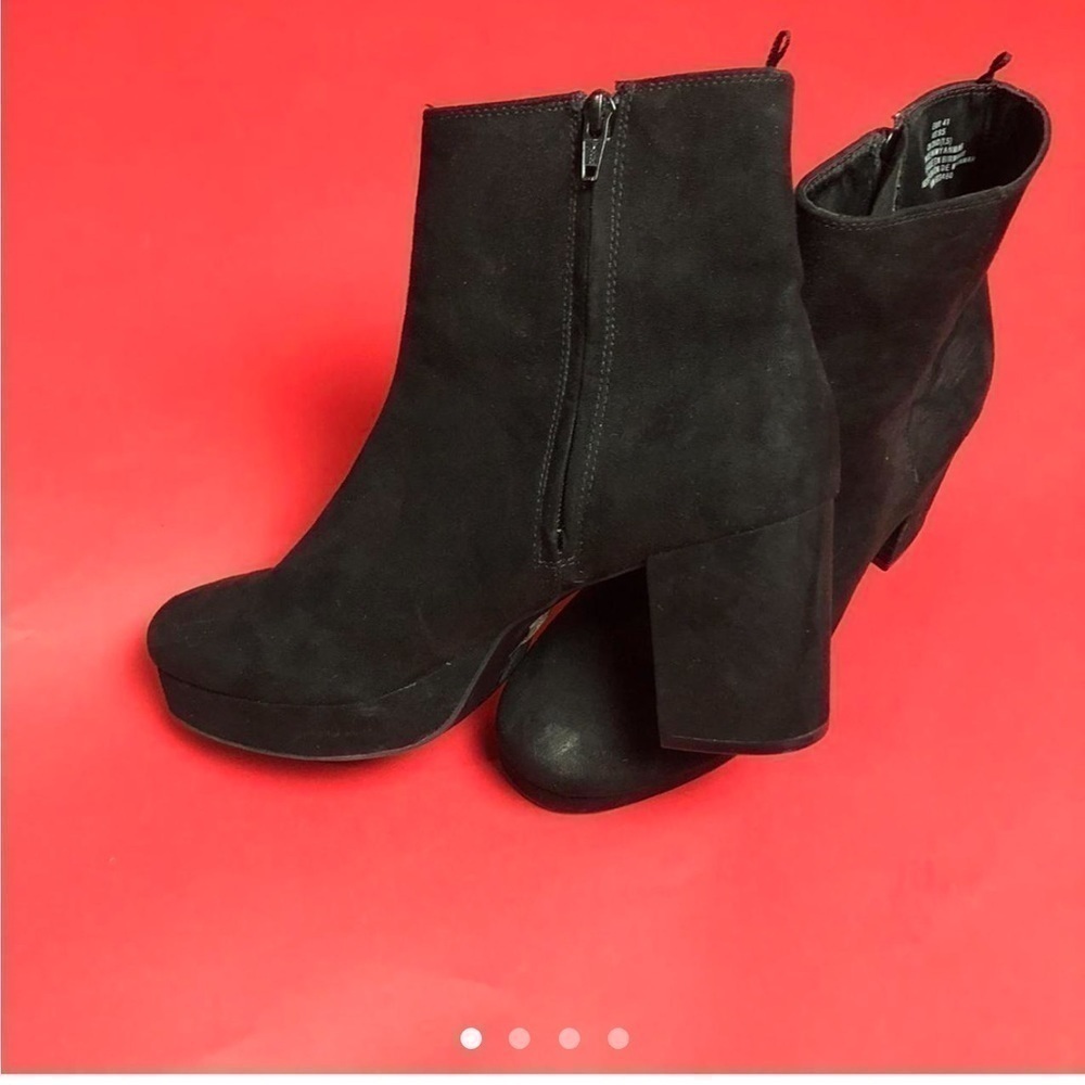 Black suede thick heel platform booties  🖤🖤​​​​​​​​​​​​​​​​​​​​​​​​​​